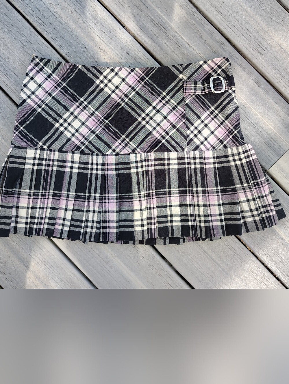 Plaid Pleated Mini Skirt in Black & Pink. Size 11